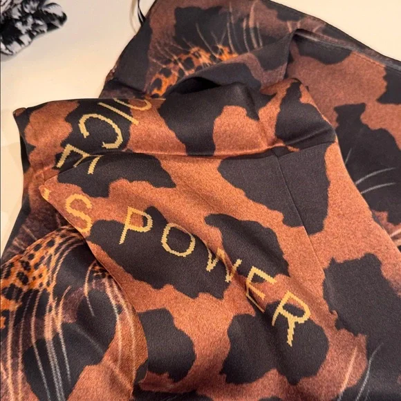 VELA NWT Original Square Hijab Leopard Print Scarf - Picture 3 of 4